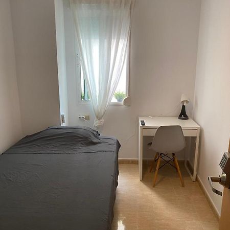 Single Room In My Apartment At The Beach バレンシア エクステリア 写真