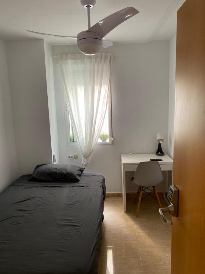 Single Room In My Apartment At The Beach バレンシア エクステリア 写真