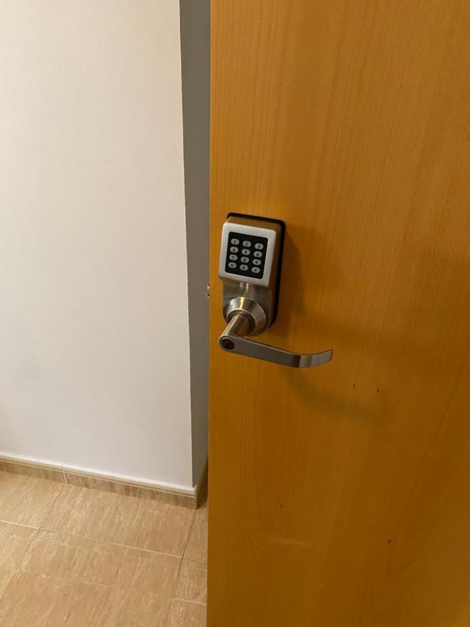 Single Room In My Apartment At The Beach バレンシア エクステリア 写真